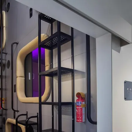 Capsule Constellation 89 Капсульный отель Львов